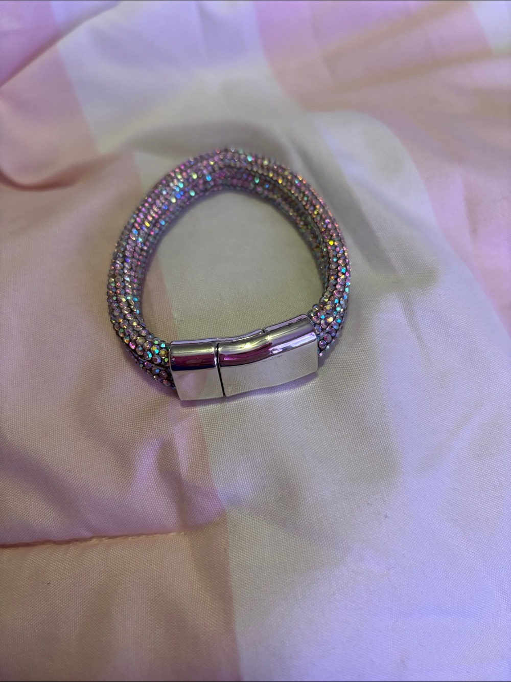 Magnetic rhinestone bracelet
